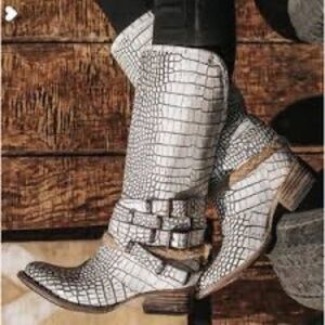 Freebird Drove Size 8, new , color:white croco